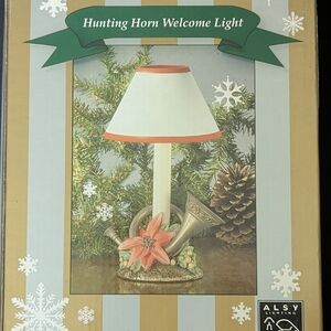 Festive Hunting Horn Lamp with Poinsettia Lamp
